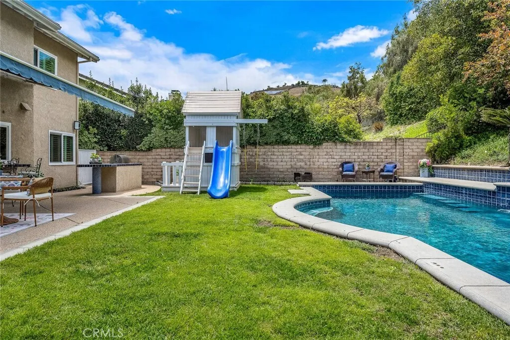 West Hills, California 91307, United States, 3 Bedrooms Bedrooms, ,3 BathroomsBathrooms,Residential,Active,173118