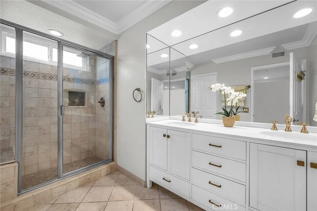 West Hills, California 91307, United States, 3 Bedrooms Bedrooms, ,3 BathroomsBathrooms,Residential,Active,173118