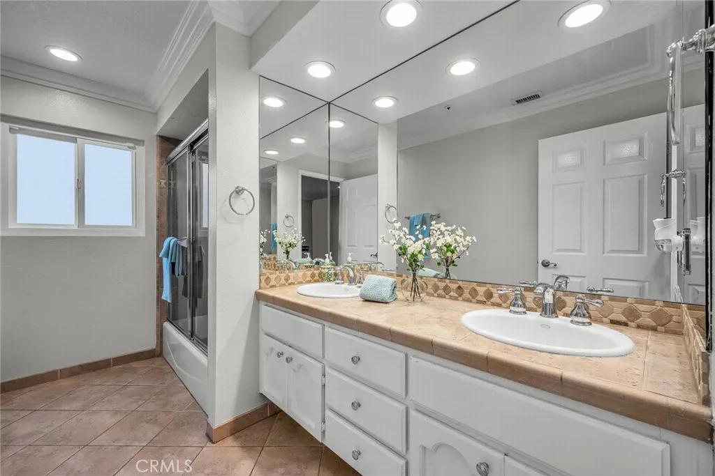 West Hills, California 91307, United States, 3 Bedrooms Bedrooms, ,3 BathroomsBathrooms,Residential,Active,173118