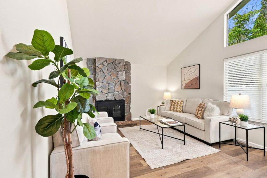 428 Saddlebrook Lane
