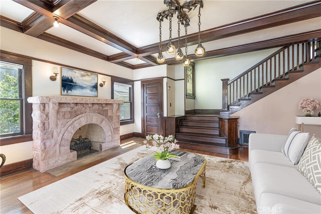 128 E Navilla Place