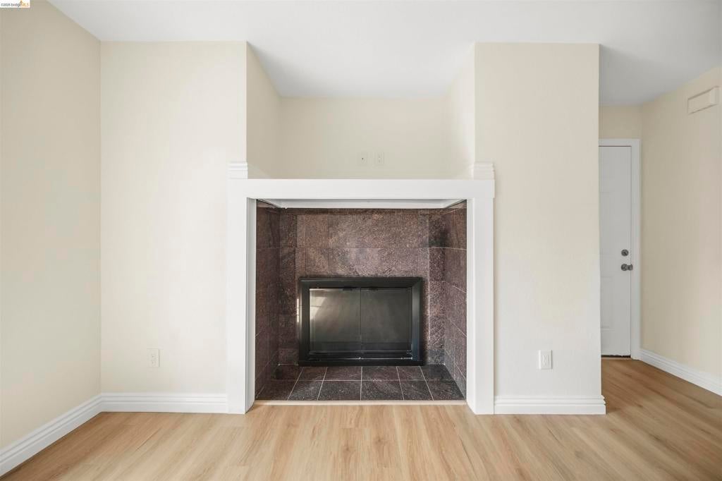 385 CALIENTE CIR