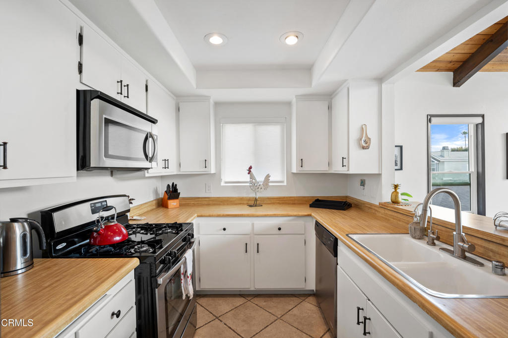 Oxnard, California, 93035, United States, 4 Bedrooms Bedrooms, ,2 BathroomsBathrooms,Residential,Active,2038941