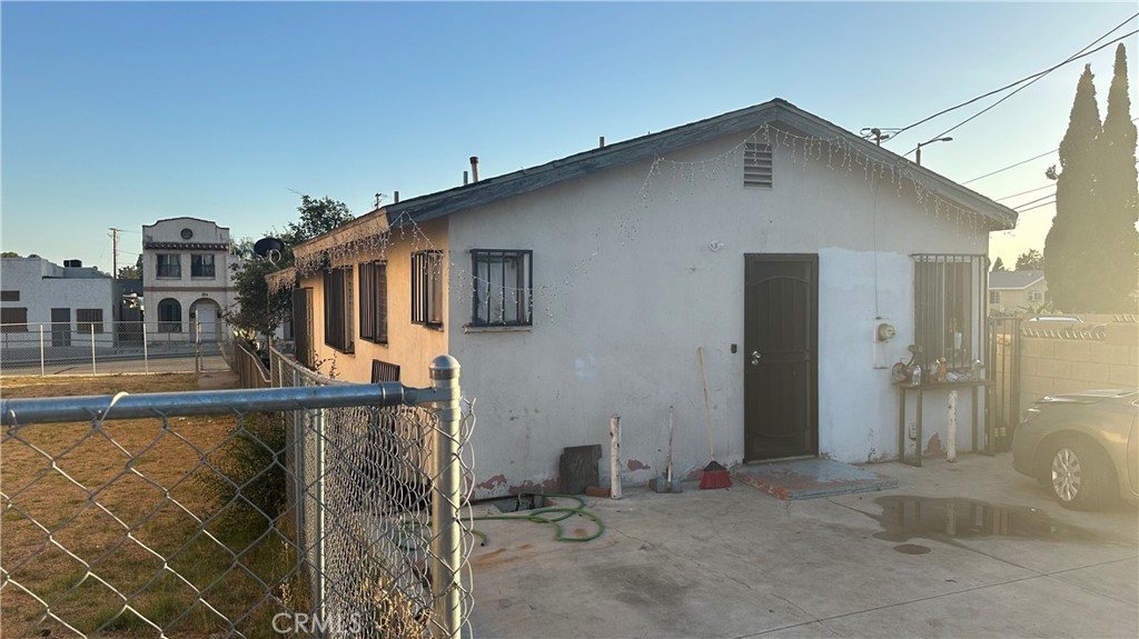 317 W Santa Fe Avenue