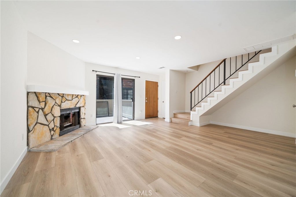 1419 W 179th 17