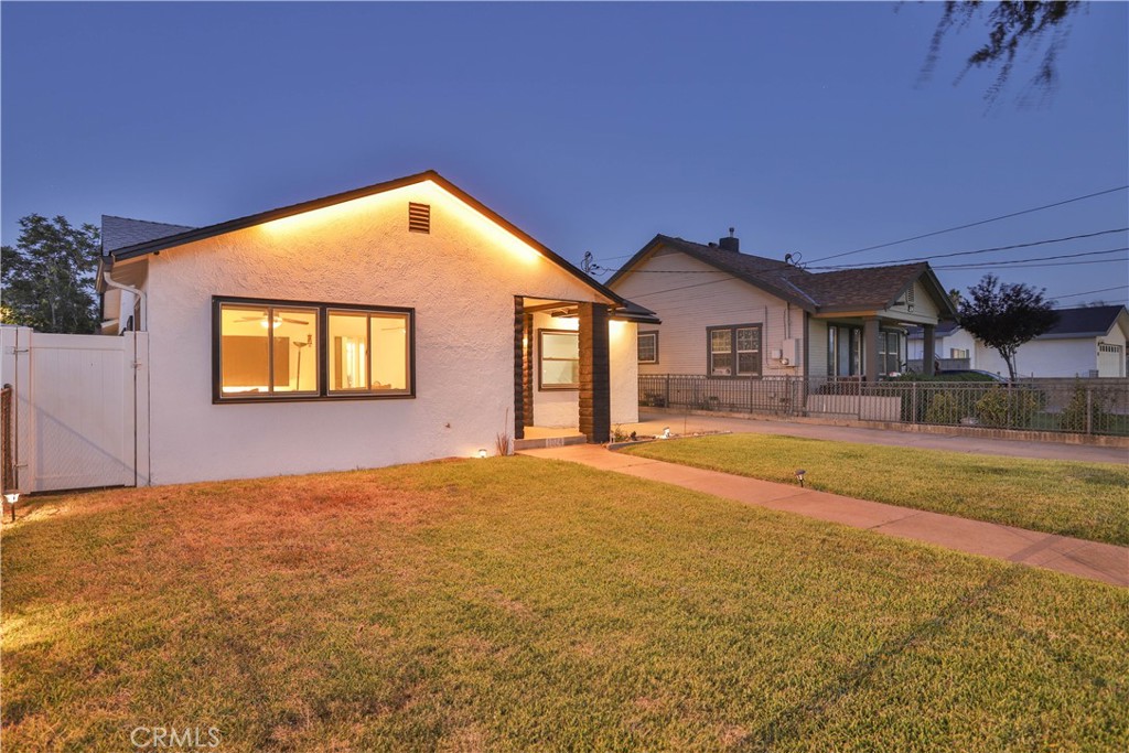1024 Lawton