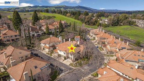 Photo of 711 Lakemont Pl Pl #4, San Ramon, CA 94582 (MLS # 41124512)