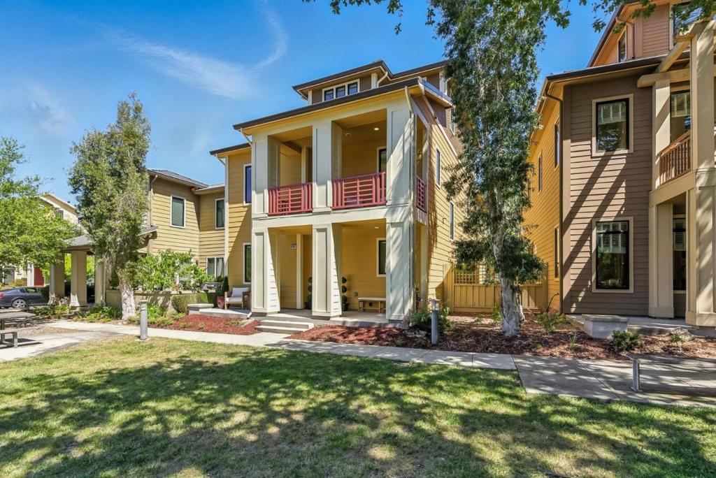 405 Spruce Lane