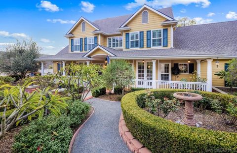 Photo of 2035 Mango Glen Gln, Vista, CA 92084 (MLS # 260005769SD)