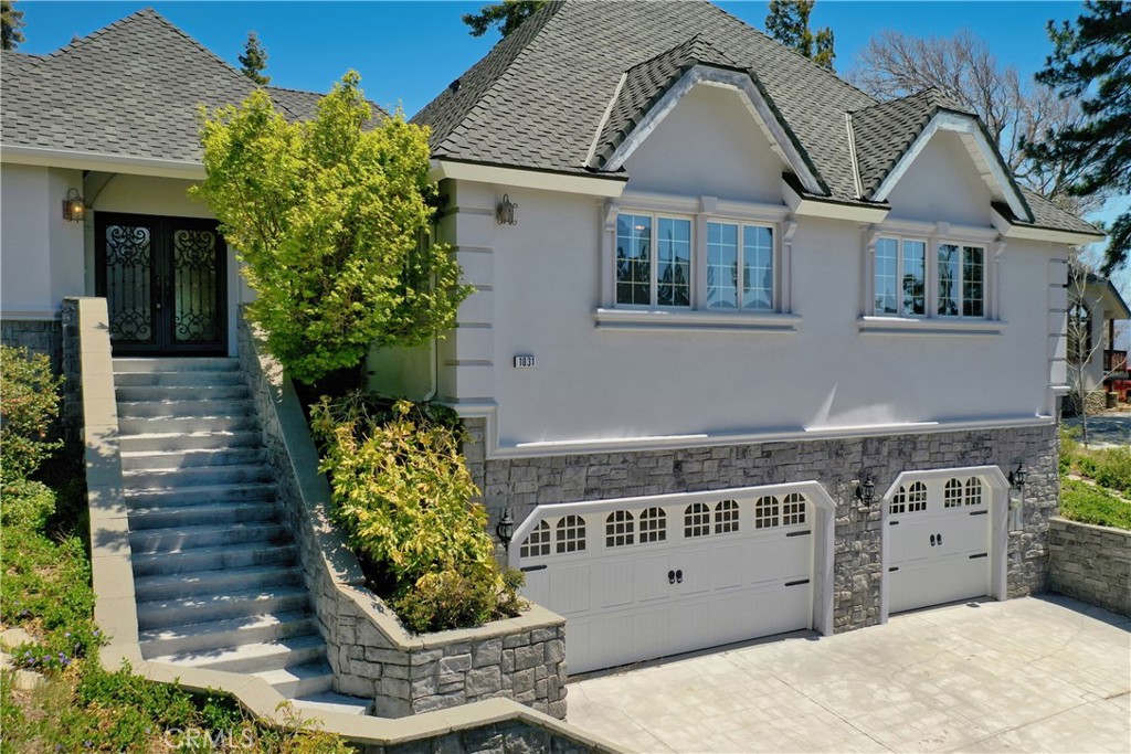 Perched high on the mountain at the edge of the national forest, this gorgeous 3-bed, 3.5-bath estate sits at the end of a cul-de-sac in exclusive Oakridge Estates. Light-filled with vaulted ceilings, forest views, and luxury finishes throughout. Features include a private upstairs primary suite with spa bath and deck, two guest suites on the main level, plus a custom kids’ bunk room that sleeps 10 with its own half bath just outside the door. Chef’s kitchen with Viking/Sub-Zero appliances, game room, office/den, 3 fireplaces, and level-entry access. 3-car garage and direct trail access. Entertain your friends and family in this rare opportunity of a beautiful home, just minutes from golf, trails and Lake Arrowhead Lake. Mountain living at its finest!