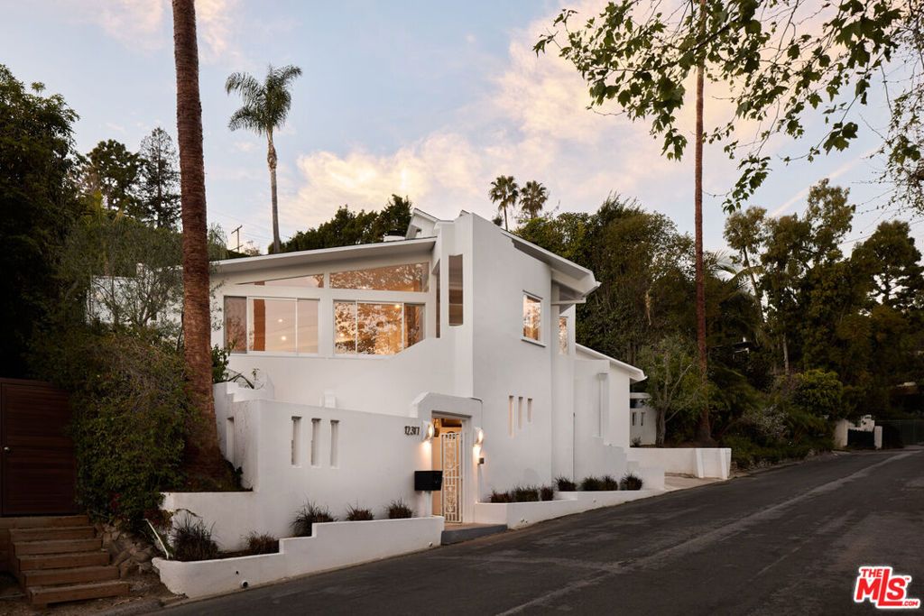 Photo of 12317 Rochedale Lane, Los Angeles, CA 90049 (MLS # 26669003)