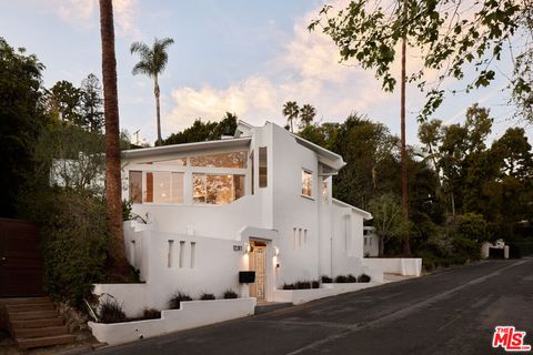 Photo of 12317 Rochedale Lane, Los Angeles, CA 90049 (MLS # 26669003)