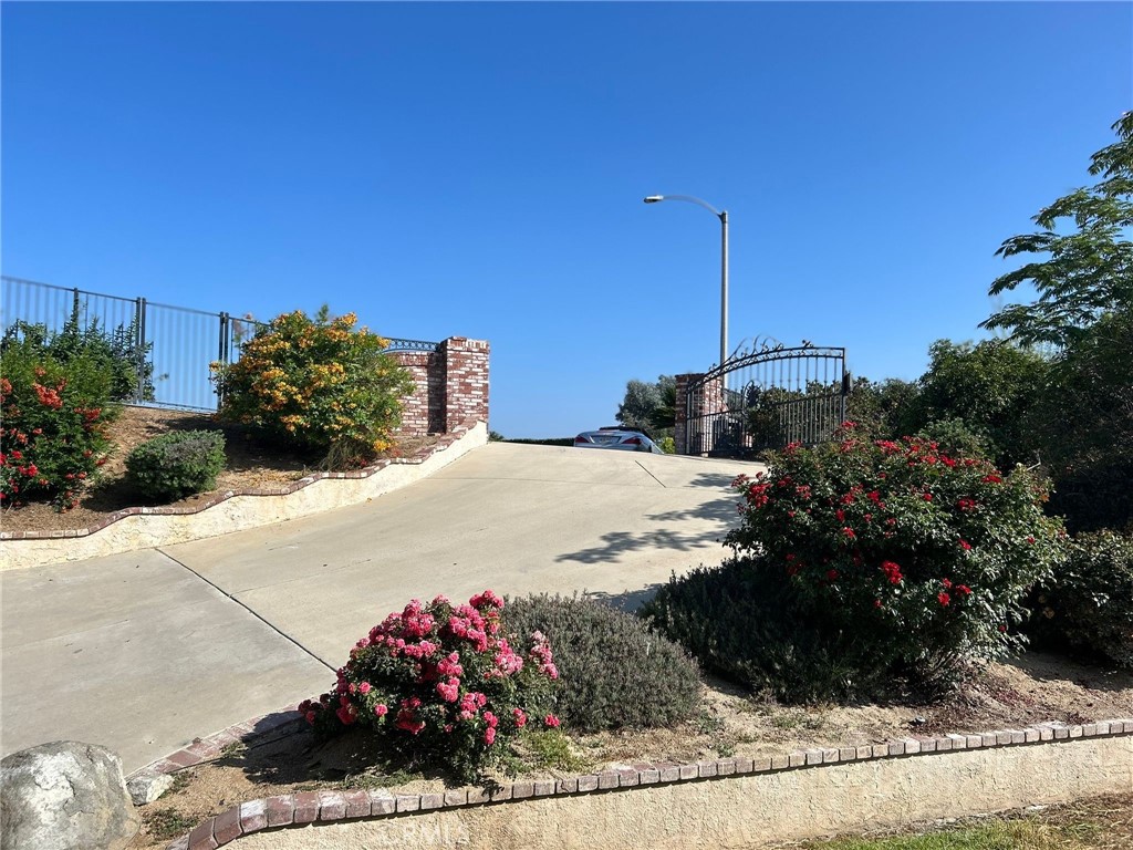 Properties 2 16390 Whiteblossom Circle