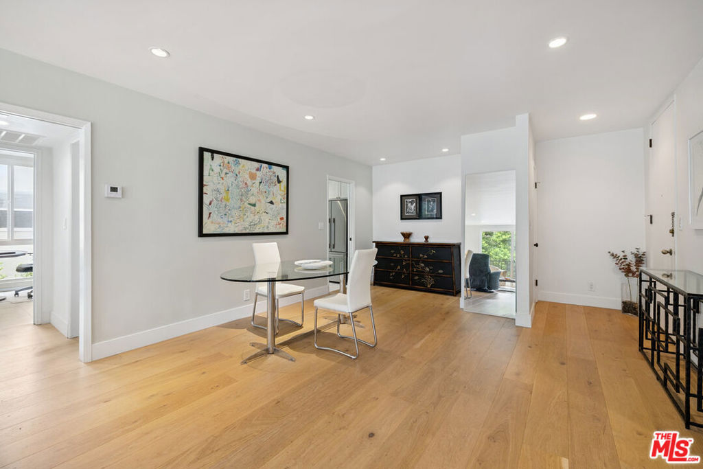 11687 Montana Avenue 101