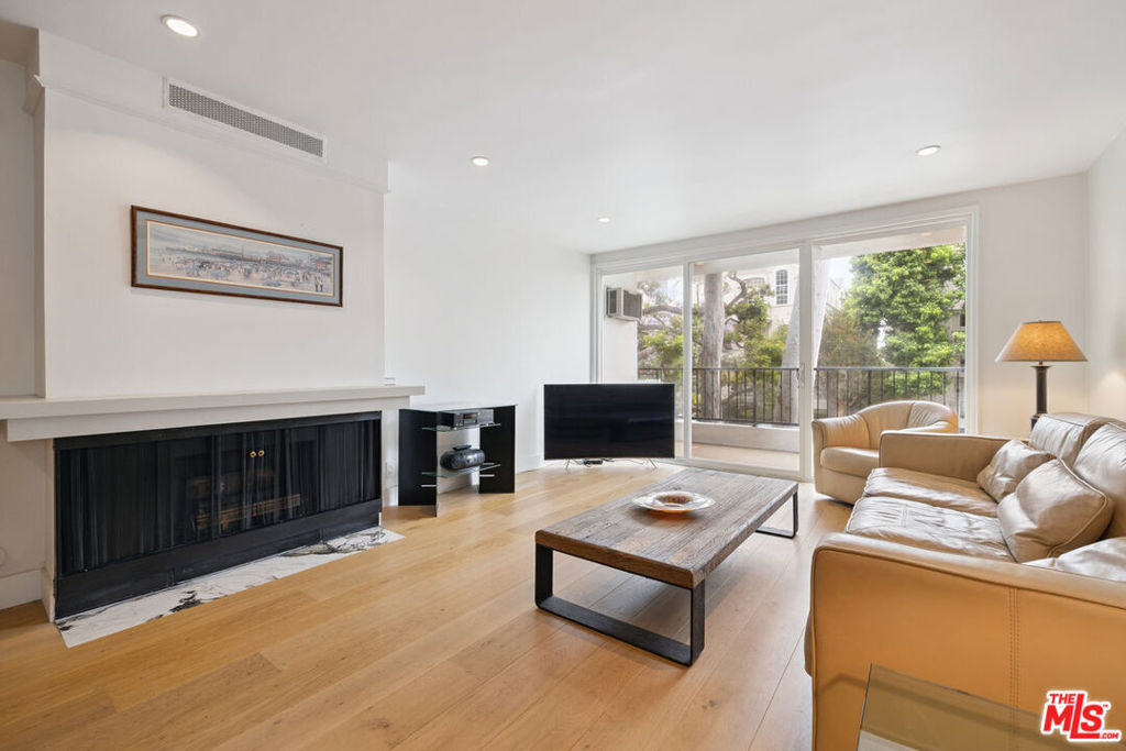 11687 Montana Avenue 101