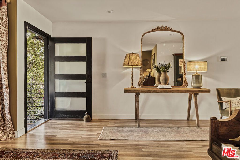 Photo of 5919 Encino Avenue, Encino, CA 91316 (MLS # 26648015)