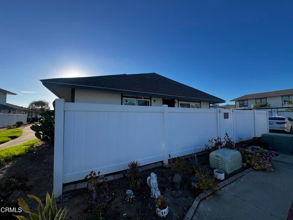 Properties 2 1237 Miramar Walk