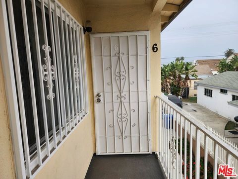 Photo of 1533 W 80th Street #6, Los Angeles, CA 90047 (MLS # 25615279)