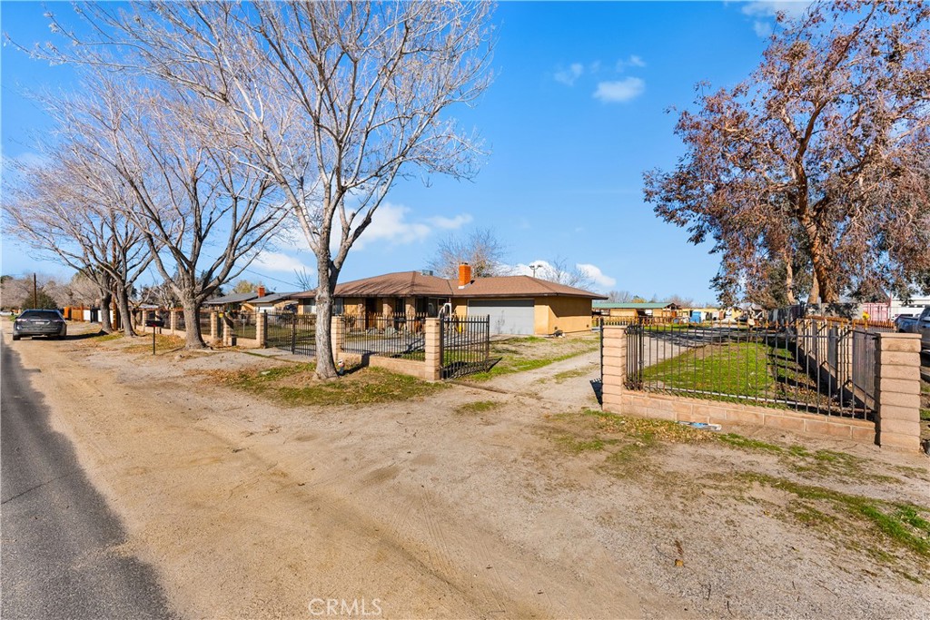 10837 E Avenue R10