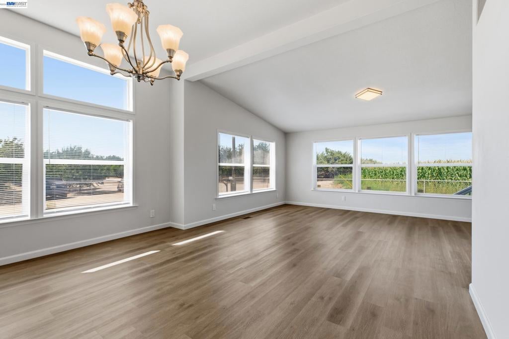 4437 W Grayson