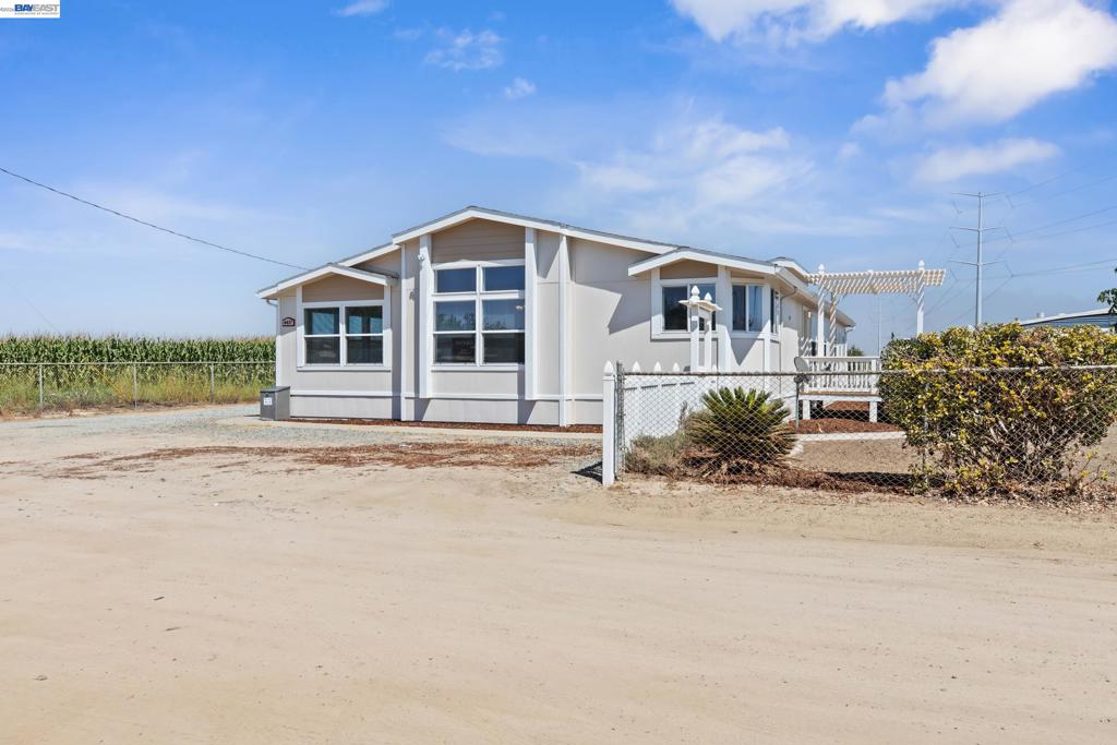 4437 W Grayson