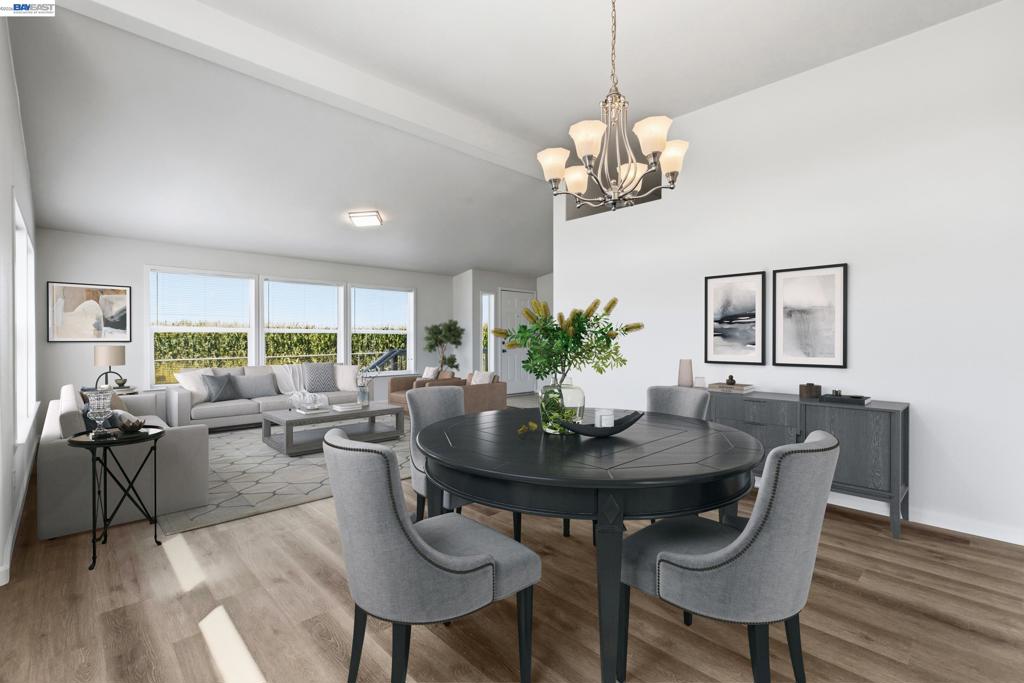 4437 W Grayson