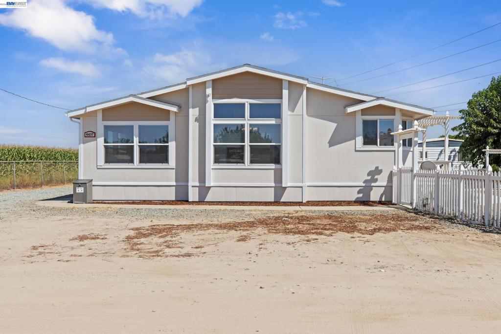 4437 W Grayson