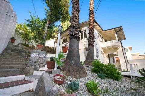 Photo of 447 W Avenue 37 Ave, Los Angeles, CA 90065 (MLS # SR26191351)