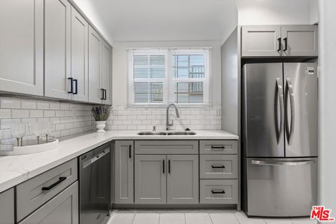 Photo of 906 N Croft Avenue, Los Angeles, CA 90069 (MLS # 26650313)