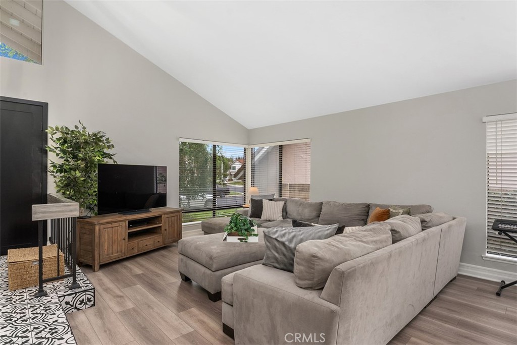 25132 Vista Serrano