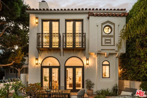 Photo of 409 Howland Canal, Los Angeles, CA 90291 (MLS # 26990057)