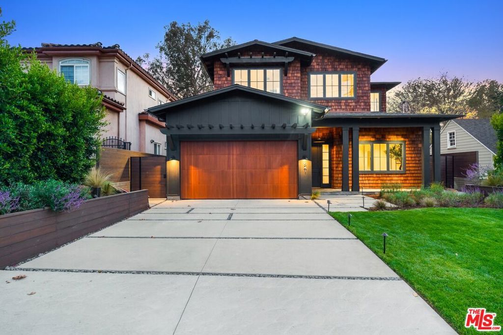 Photo of 541 S Westgate Avenue, Los Angeles, CA 90049 (MLS # 25610725)