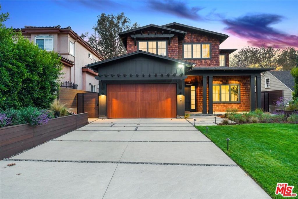 Photo of 541 S Westgate Avenue, Los Angeles, CA 90049 (MLS # 25610725)