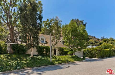 Photo of 1041 Chantilly Road, Los Angeles, CA 90077 (MLS # 26849727)