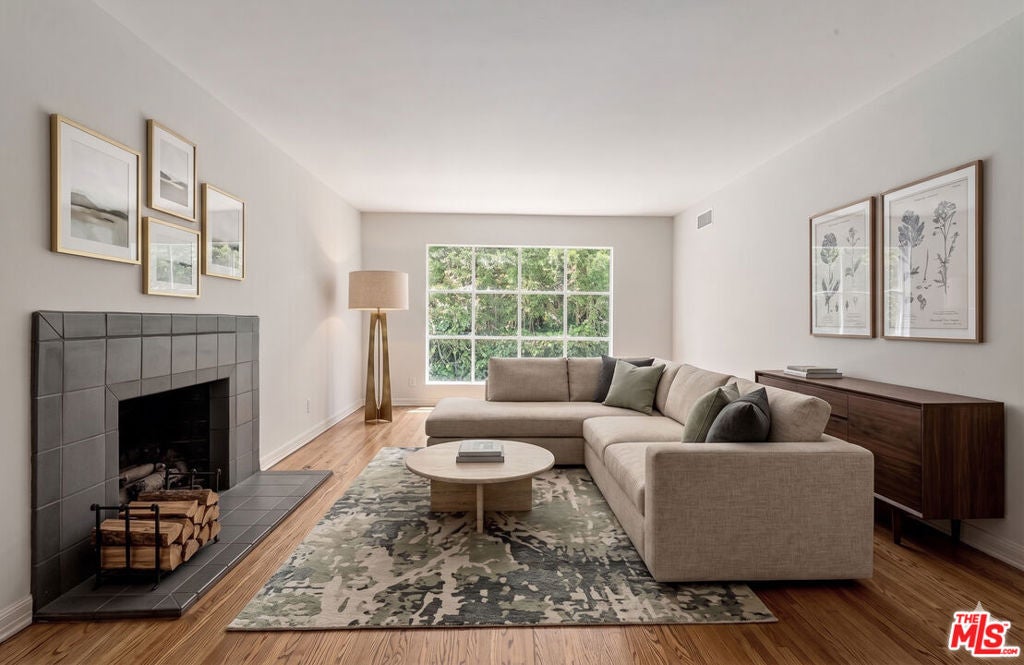1041 Chantilly Road, Los Angeles CA 90077