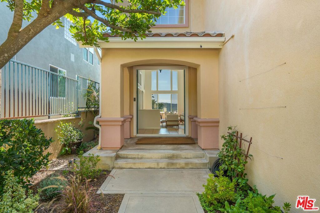 Photo of 16632 Calle Jermaine, Pacific Palisades, CA 90272 (MLS # 25588279)