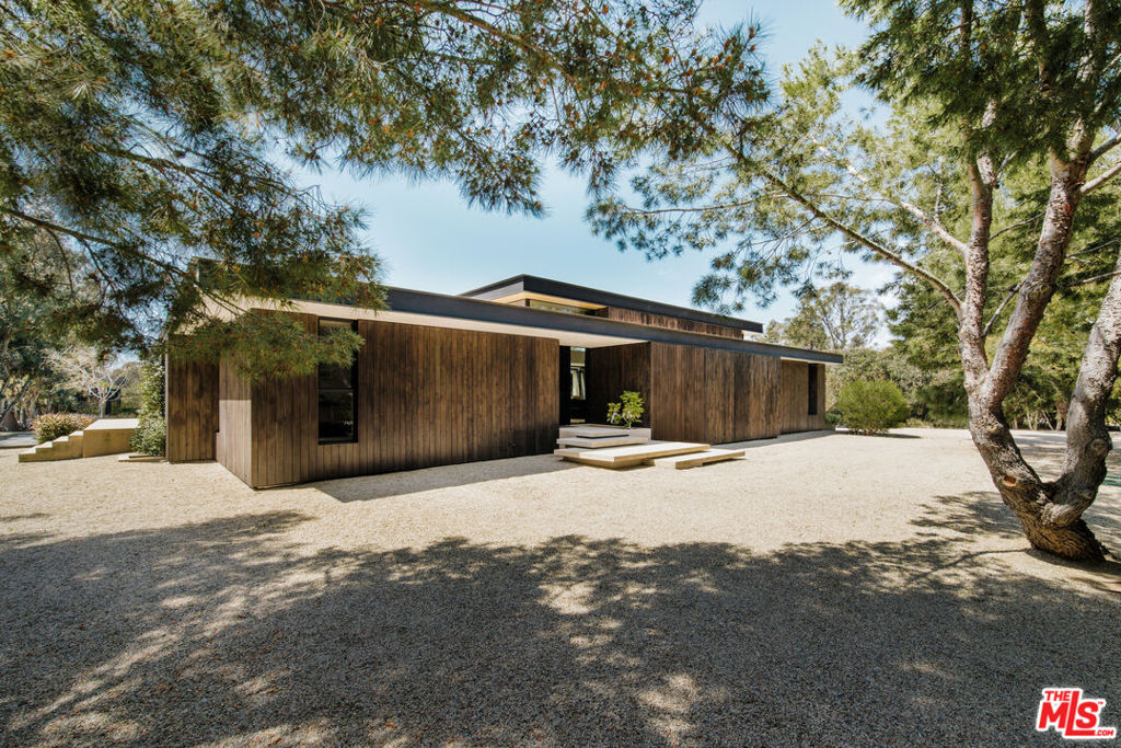 6709 Zumirez Drive