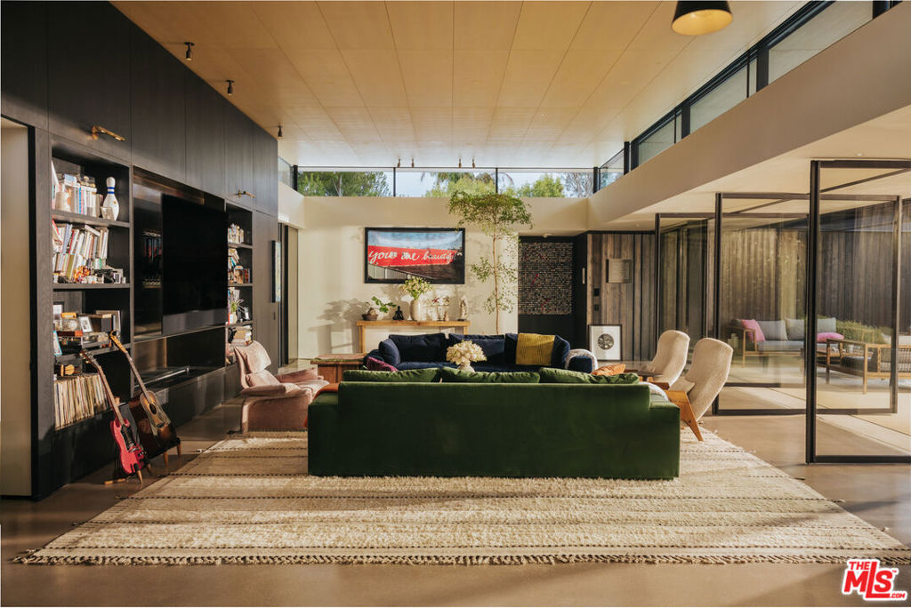 6709 Zumirez Drive