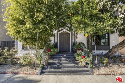 Photo of 321 N Sierra Bonita Avenue, Los Angeles, CA 90036 (MLS # 25628273)