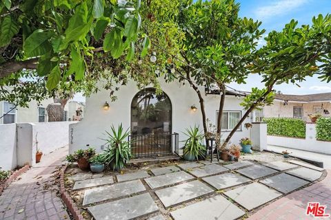 Photo of 2736 S Cloverdale Avenue, Los Angeles, CA 90016 (MLS # 25597927)