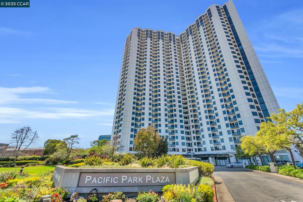 PACIFIC PK PLAZA - Residential