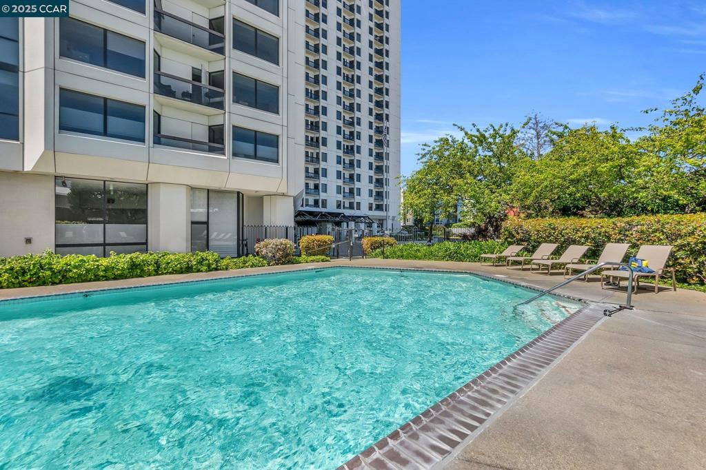 PACIFIC PK PLAZA - Residential