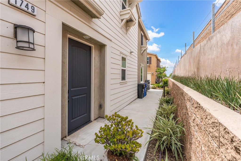 1749 Franklin Tree Place