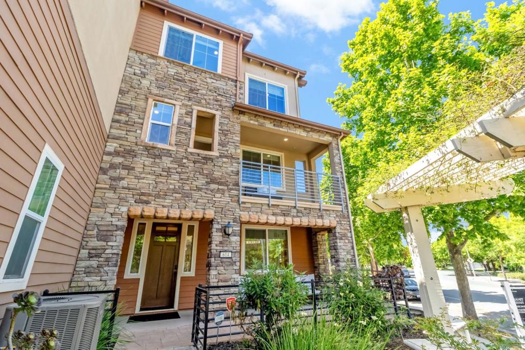 614 Willow Bend Court