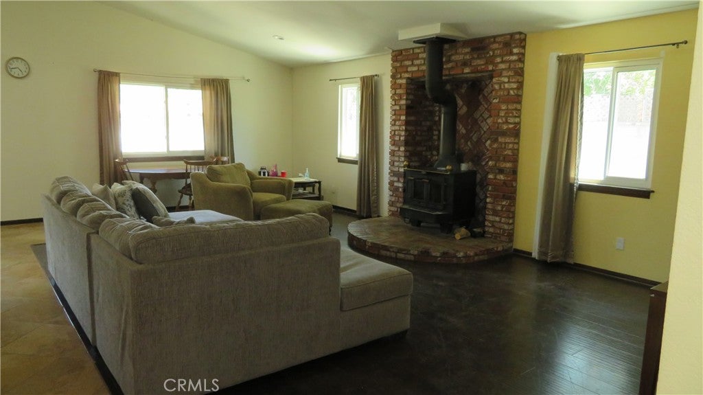 1208 W Lancaster