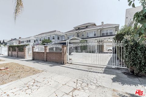 Photo of 450 S Serrano Avenue, Los Angeles, CA 90020 (MLS # 25623813)