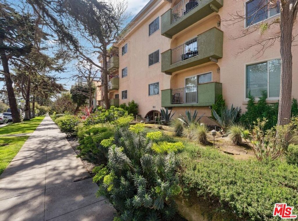 Photo of 914 Lincoln Boulevard #106, Santa Monica, CA 90403 (MLS # 26641475)