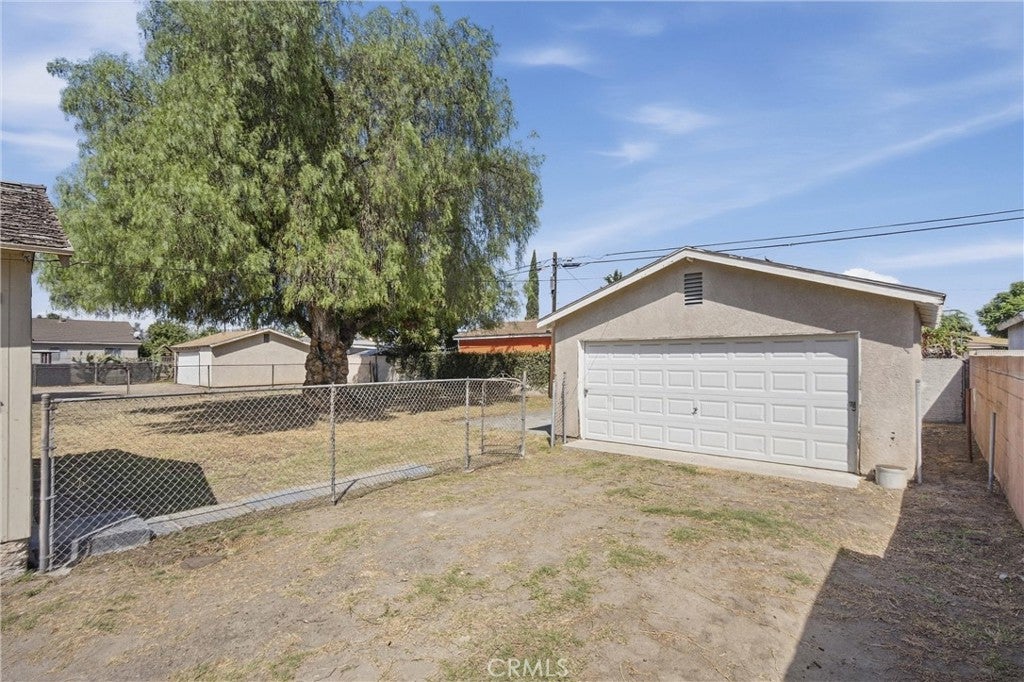 2425 W Occidental Street
