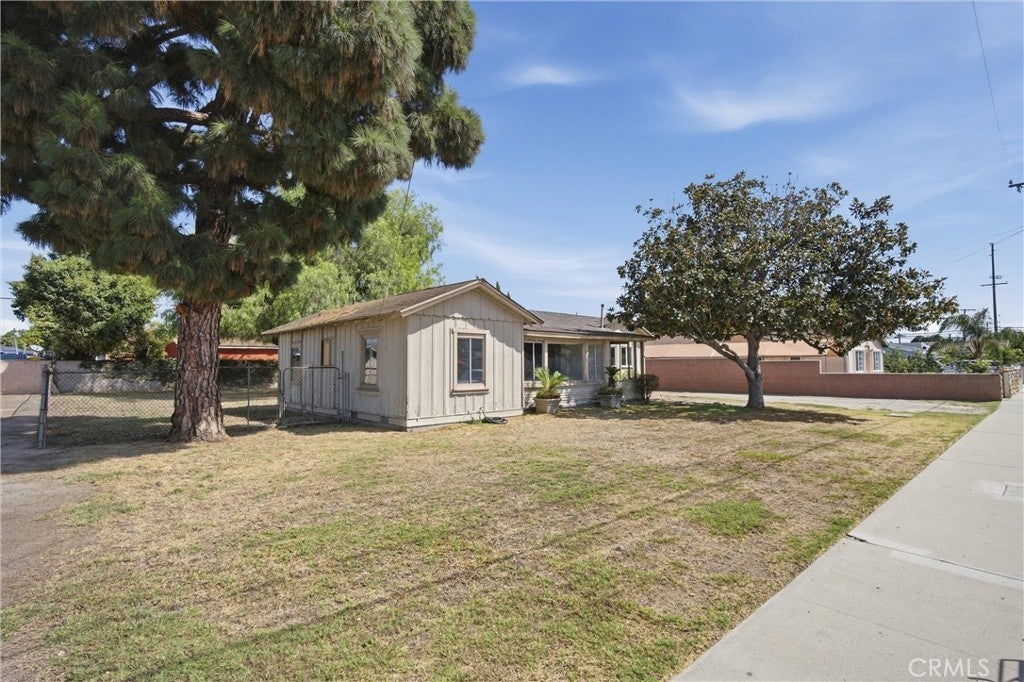 2425 W Occidental Street