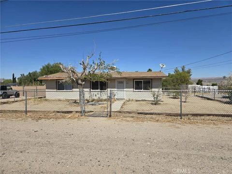 Photo of 1901 Vineyard St, Barstow, CA 92311 (MLS # HD26031856)